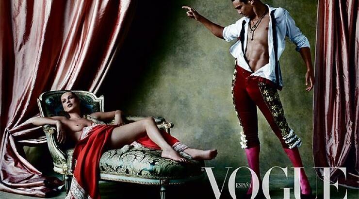 Η Κate Moss φωτογραφίζεται topless για την ισπάνική Vogue
