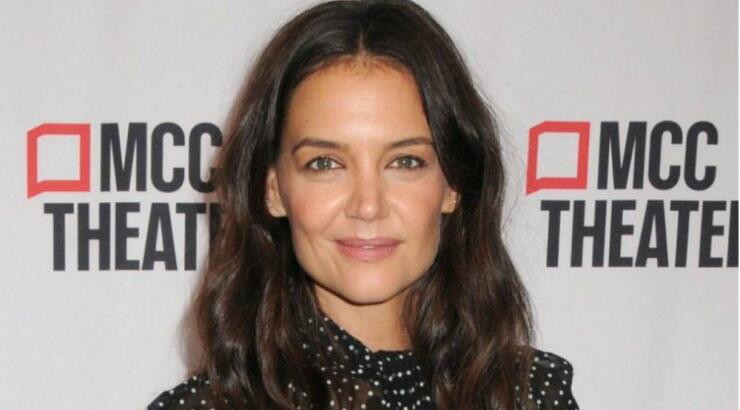 H Katie Holmes μας θύμισε πόσο chic είναι αυτός ο απλός συνδυασμός