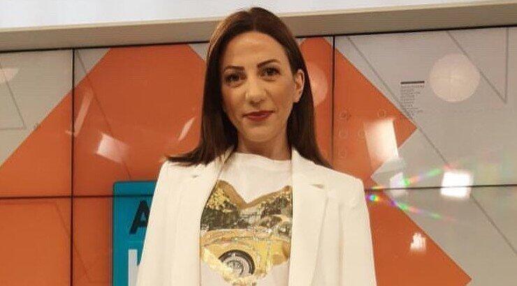 Κατερίνα Αγαπητού: Μας έβαλε στο stylish σαλόνι του σπιτιού της! [εικόνα]