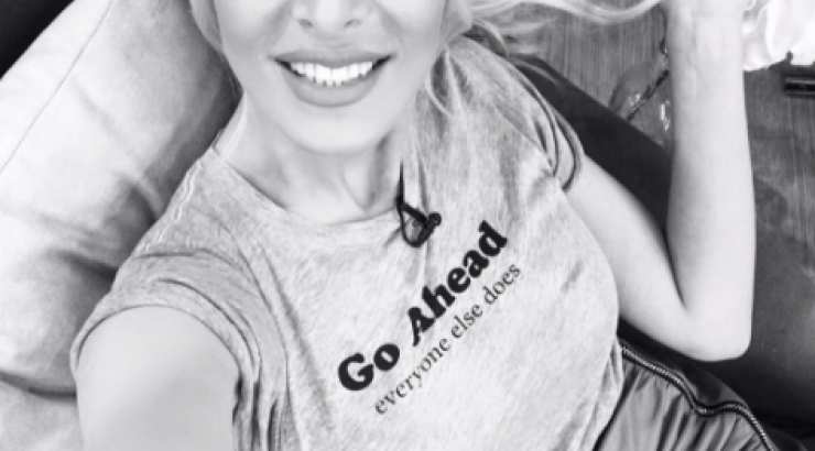 Αποκάλυψη στην εκπομπή της Καινούργιου: Εκεί που μιλούσαμε για χωρισμό τελικά η Ελληνίδα ηθοποιός ανεβαίνει τα σκαλιά της εκκλησίας!