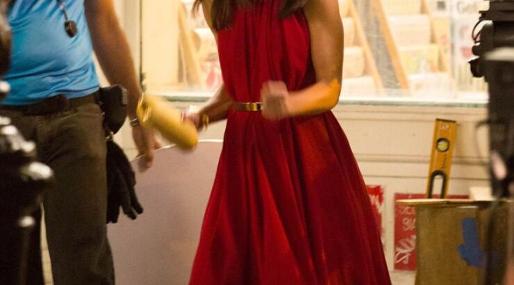 Η Katie Holmes πρωταγωνίστρια σε διαφήμιση καλλυντικών [εικόνες]