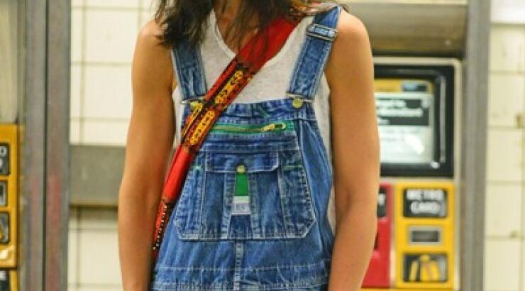 Είναι πασίγνωστη και όμως μετακινείται με μετρό [εικόνες]