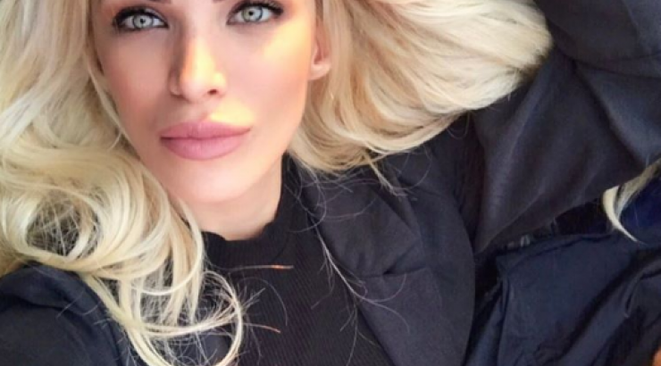 Αυτό κι αν είναι αποκάλυψη στην Καινούργιου! Πασίγνωστη Ελληνίδα τραγουδίστρια παντρεύτηκε και δεν το έμαθε κανείς!