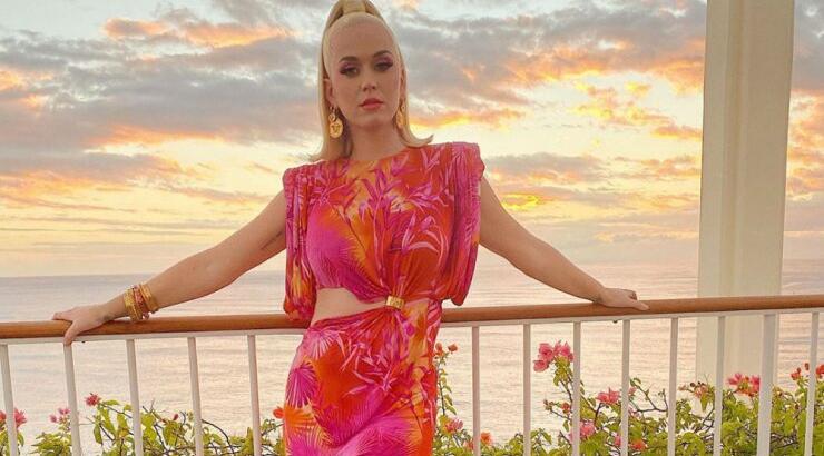 Katy Perry: Ποζάρει πρώτη φορά με φουσκωμένη την κοιλίτσα της [εικόνα]