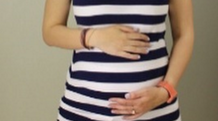 Ελληνίδα παρουσιάστρια μας δείχνει τη φουσκωμένη της κοιλίτσα!