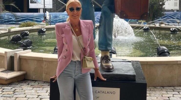 Νόνη Κυπριανού: Το κομψό σύνολο με φόρμες στο σπίτι  