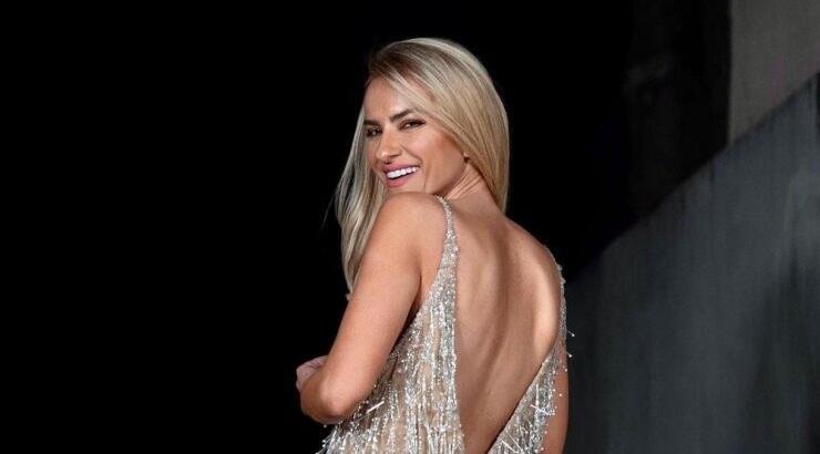 Το glamorous φόρεμα της Έφης Παπαϊωάννου που θα σε κάνει να ξεχωρίσεις