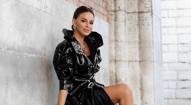 Ραμόνα Φίλιπ: Μας έδειξε τη συλλογή με τα fashionable γυαλιά μυωπίας της