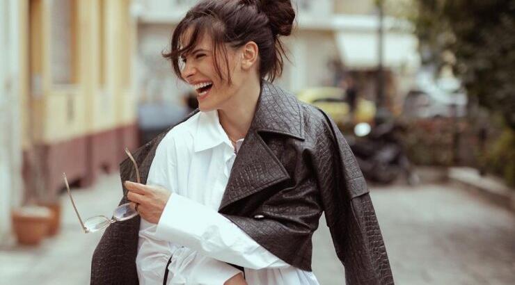 Το super stylish city look της Χριστίνας Μπόμπα και πώς να το αντιγράψεις
