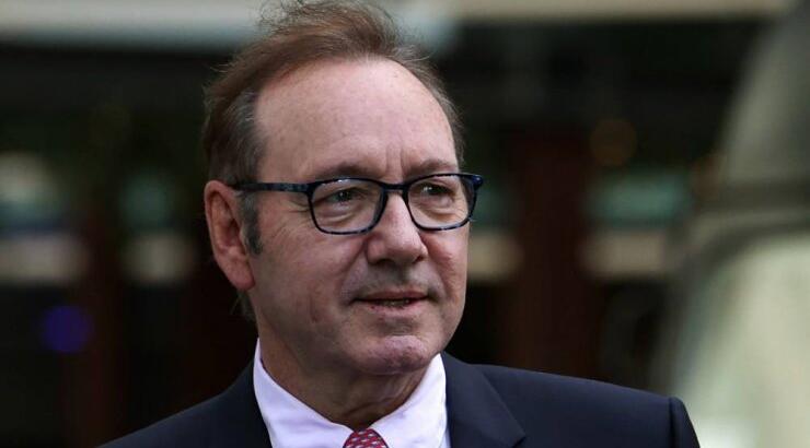 Kevin Spacey: Ξέσπασε σε κλάματα μόλις αθωώθηκε για όλες τις κατηγορίες σεξουαλικών επιθέσεων 