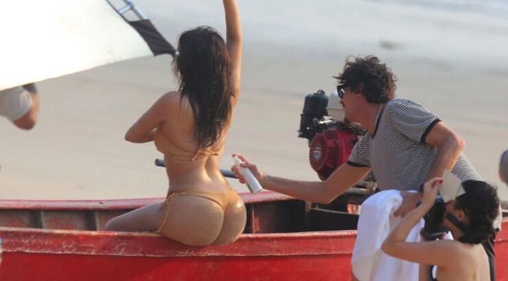 Kim Kardashian: Ποζάρει με τα φουσκωμένα οπίσθιά της και προκαλεί εγκεφαλικά [εικόνες]