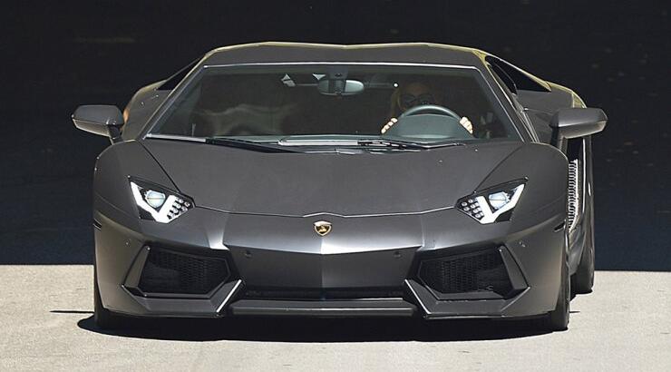 Σε ποια διάσημη ανήκει το αυτοκίνητο αυτό;