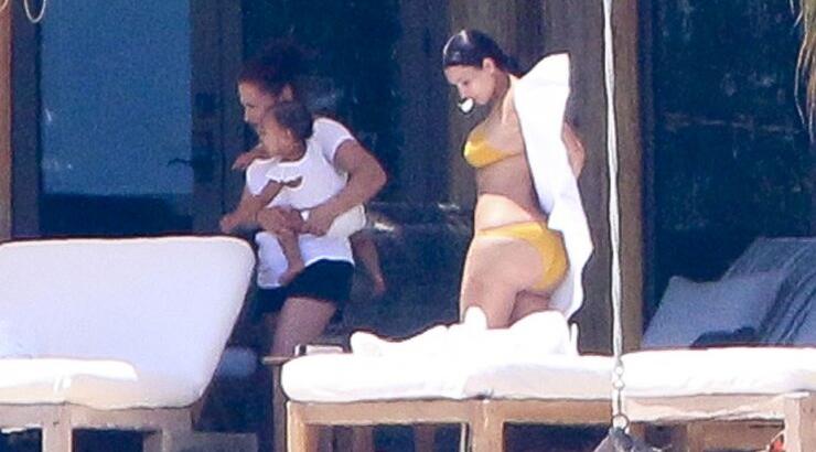 Νέες καυτές φωτογραφίες από την Kim Kardashian [εικόνες]