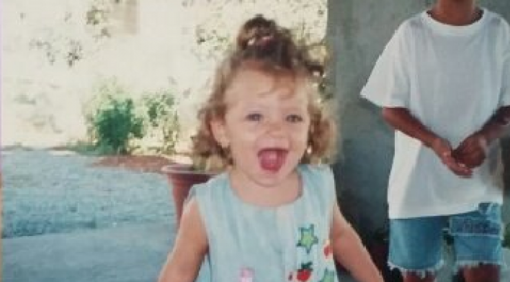 Ποια επώνυμη Κύπρια είναι το πανέμορφο κοριτσάκι στη φωτογραφία;