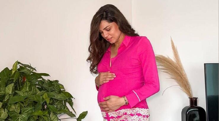 Κλέλια Γιασεμίδου: Ετοίμασε τη βαλίτσα για το μαιευτήριο και ποζάρει στην 38η εβδομάδα της εγκυμοσύνης της