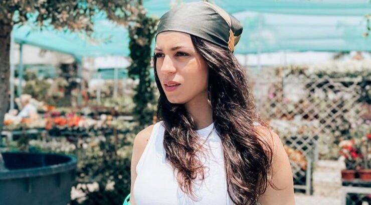 Φουλάρι στα μαλλιά: Δυο εκδοχές της καλοκαιρινής τάσης από την Κλέλια Γιασεμίδου