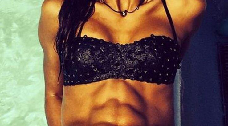 Ποια επώνυμη έχει αυτούς τους κοιλιακούς; [εικόνες]