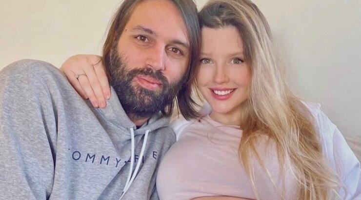 Κωνσταντίνα Κομμάτα: Ποζάρει για τελευταία φορά με φουσκωμένη την κοιλίτσα της και μας ενθουσιάζει [εικόνα] 