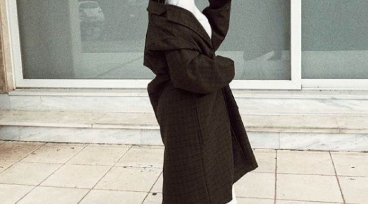 Τρελά ερωτευμένη επώνυμη Ελληνίδα στην αγκαλιά του νέου της συντρόφου!