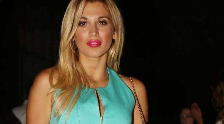 Κωνσταντίνα Σπυροπούλου: Έξοδος με τη μαμά της και την αδερφή της!