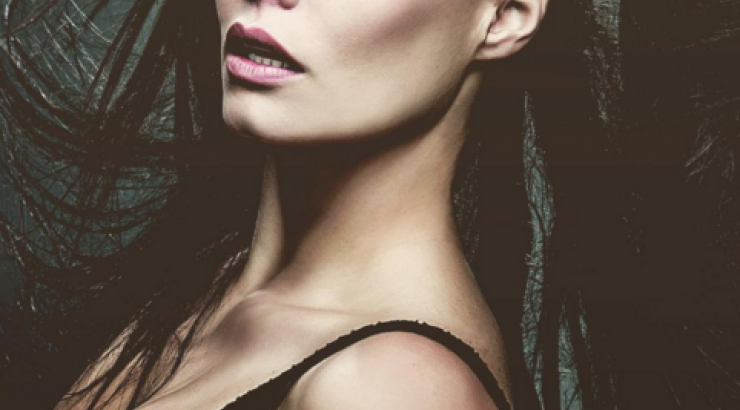 Full ακομπλεξάριστη! Η Μαρία Κορινθίου ανήρτησε την αρετουσάριστη φωτογραφία από το γυμνό εξώφυλλο που προκάλεσε αντιδράσεις!