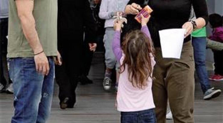 Γιάννης Αϊβάζης & Μαρία Κορινθίου: Βόλτα για ψώνια με την Ισμήνη