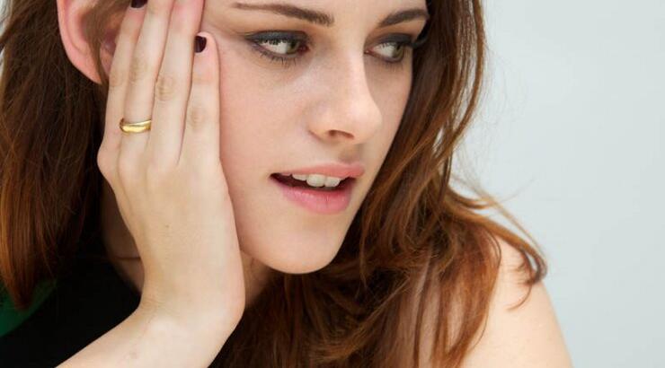 Η Kristen Stewart κυκλοφορεί πρώτη φορά χέρι-χέρι με την αγαπημένη της [εικόνα]