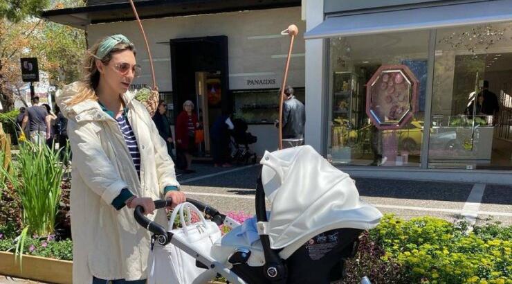 Κρίστυ Παπαδοπούλου: Η selfie στο ασανσέρ με τον 4 μηνών γιο της Χάρη [εικόνα]