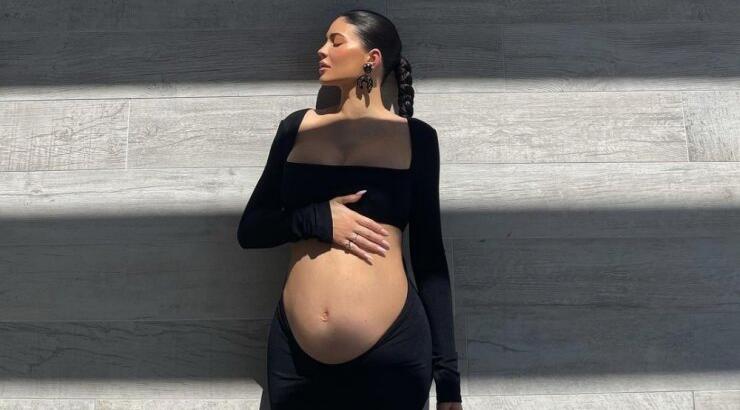 Kylie Jenner: Ενάμιση μήνα μετά τη γέννηση του γιου της ανακοίνωσε πως του αλλάζει όνομα!