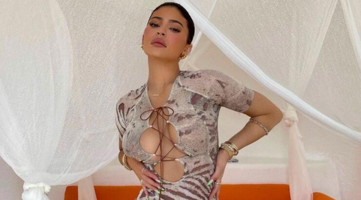 Kylie Jenner: Μόλις αγόρασε τα πιο ακριβά σανδάλια!