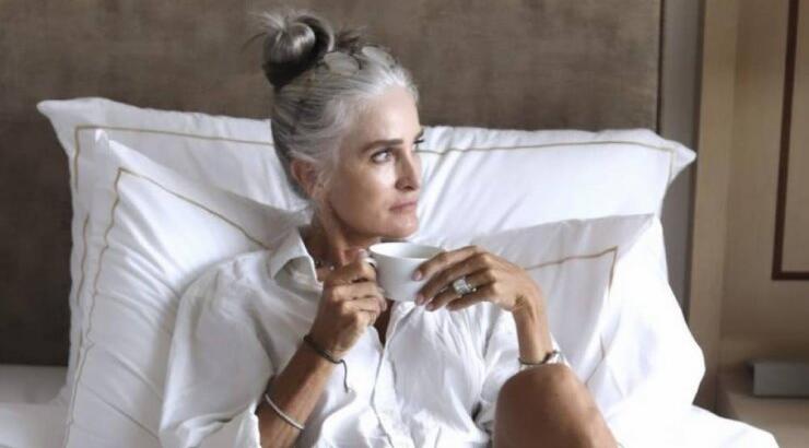 Caroline Labouchere: Το natural beauty look της σε βραδινή εμφάνιση στην Πάφο [εικόνες & βίντεο]