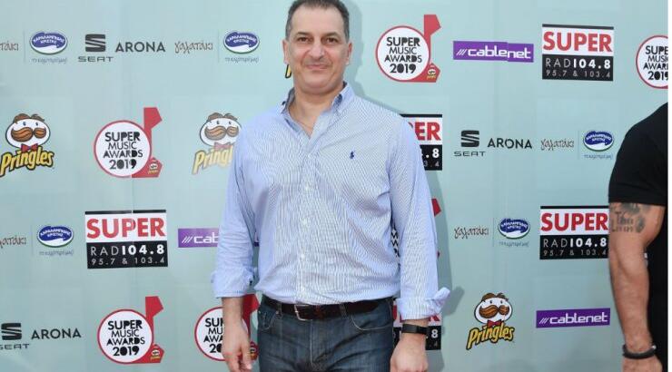 Γιώργος Λακκοτρύπης: Μαζί με τις δίδυμες κόρες του διασκέδασε στα “Super Music Awards 2019 with Pringles”