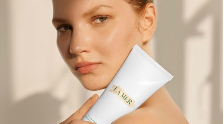 To νέο Body Oil Balm της La Mer προσφέρει μοναδική ενυδάτωση και μια λαμπερή αίσθηση πολυτέλειας