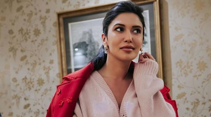 Lenush Lebedeva: Τόλμησε να φορέσει την bold απόχρωση της σεζόν 