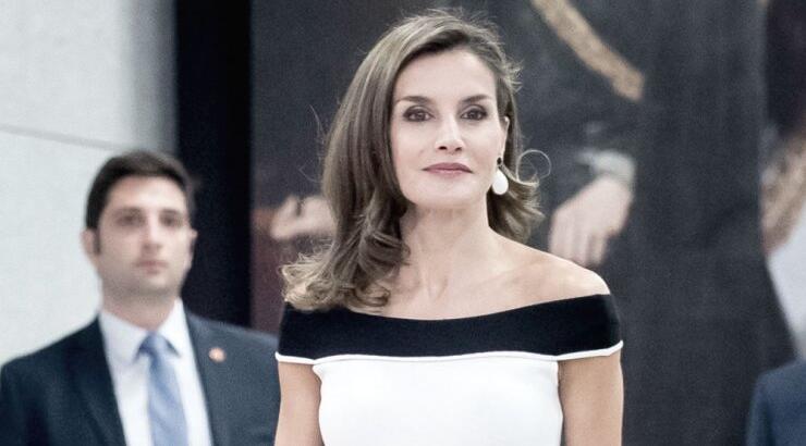 Η Βασίλισσα Letizia συνεχίζει να παραδίδει μαθήματα στιλ φορώντας προσιτά κομμάτια 