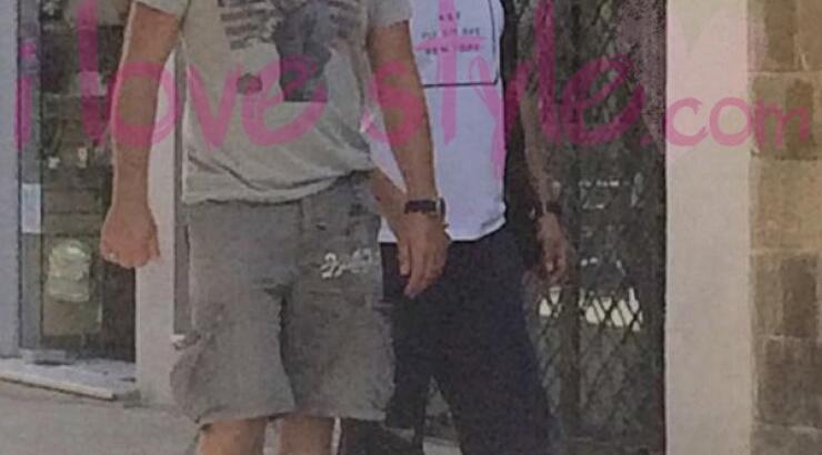 Η βόλτα Κύπριου ηθοποιού στην Λευκωσία με τον επώνυμο κολλητό του