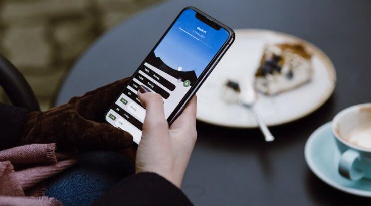 3 οφέλη που θα δεις στον οργανισμό σου, αν αποχωριστείς για μια βδομάδα το κινητό σου