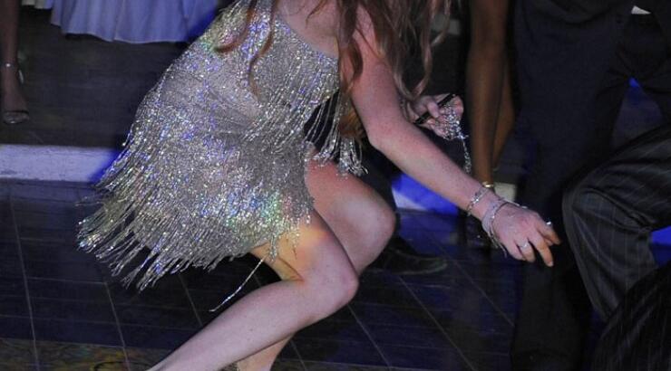 H Lindsay Lohan σωριάστηκε στο πάτωμα [εικόνες]