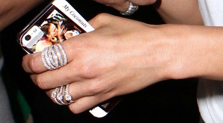 Δείτε την ξεχωριστή θήκη κινητού της JLo 