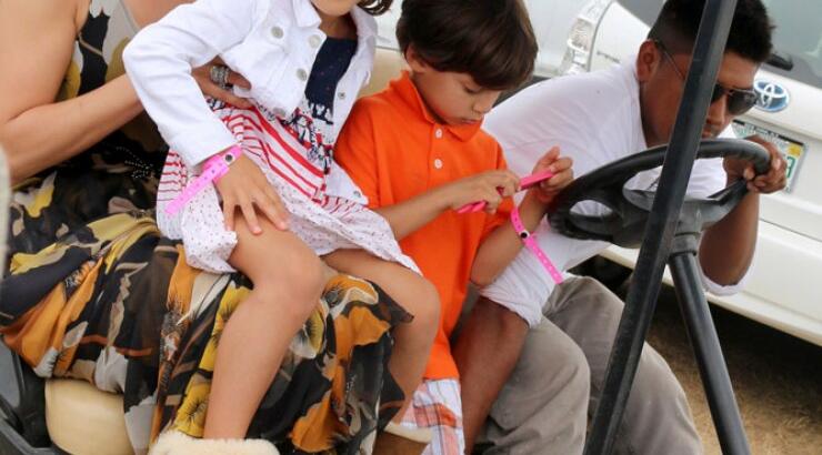 Δείτε που πήρε η JLo τα παιδιά της [εικόνες]