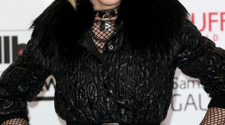 Μαντόνα: «Με βίασαν υπό την απειλή μαχαιριού, πάνω σε μια ταράτσα!»