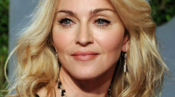 Η Μαντόνα γυμνάζεται ακόμα και με πατερίτσες [εικόνα]