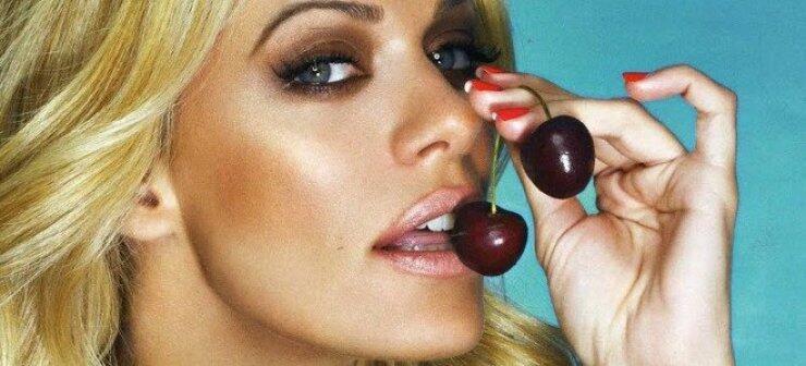 H Ζέτα Μακρυπούλια φωτογραφίζεται με τα αδέλφια της [εικόνα]