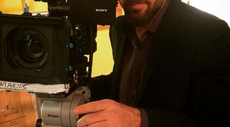 Δεν θα πιστεύετε πως αφαίρεσαν τον Μάνο Παπαγιάννη από την αφίσα του θεάτρου! [βίντεο]