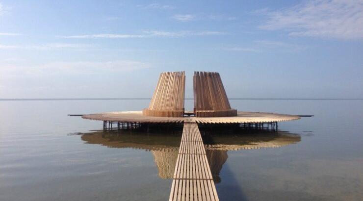 Καναπές που επιπλέει