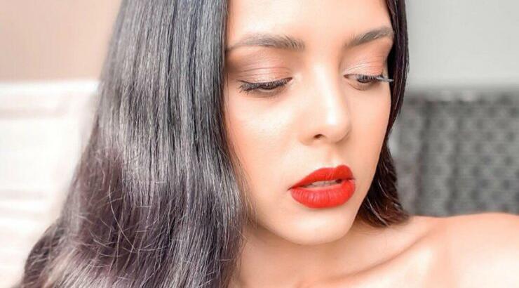 Μαρκέλλα Μαρίνα Κωνσταντίνου: Φόρεσε το πιο σέξι μαγιό της και έκανε πασαρέλα στο σπίτι! [βίντεο]