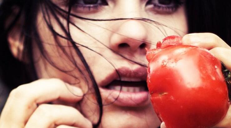 Μαρία Κορινθίου: "Ο Γιάννης μου με ζηλεύει πολύ. Βγάζει καπνούς όταν κάνω ερωτικές σκηνές για τη σειρά "Όρκος Σιωπής""