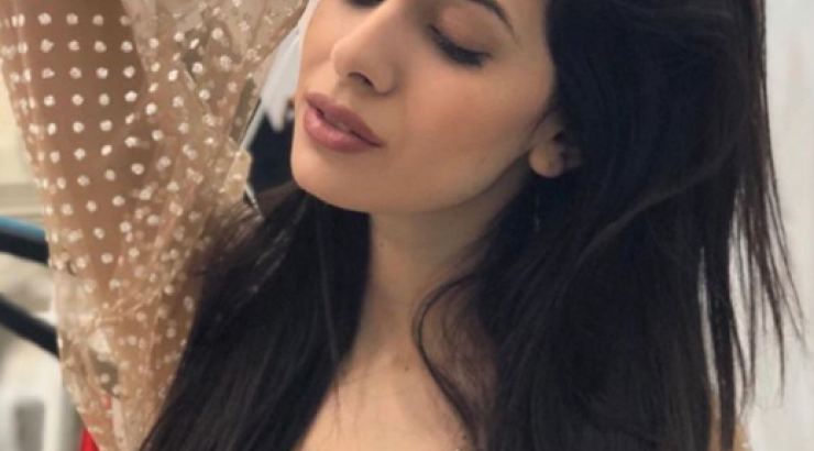 Σέξι όσο ποτέ! Δείτε τη Μαρία Κορτζιά στο κρεβάτι με το μπουρνούζι της!