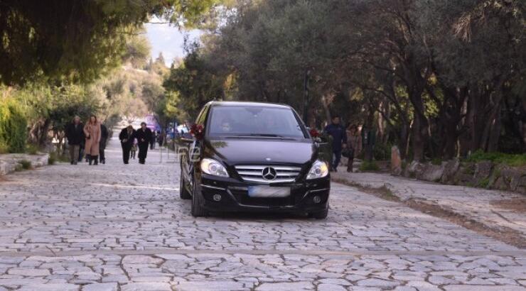 Οι πρώτες φωτογραφίες από το γάμο επώνυμης Κύπριας!