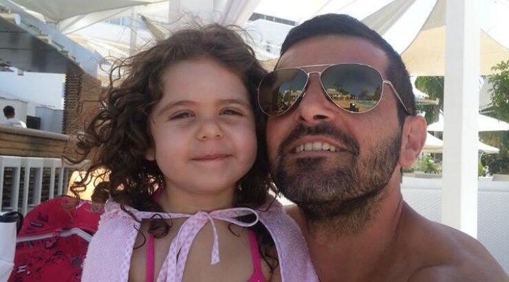 Μάριος Ηλία: Με την μικρή του κόρη στην πισίνα
